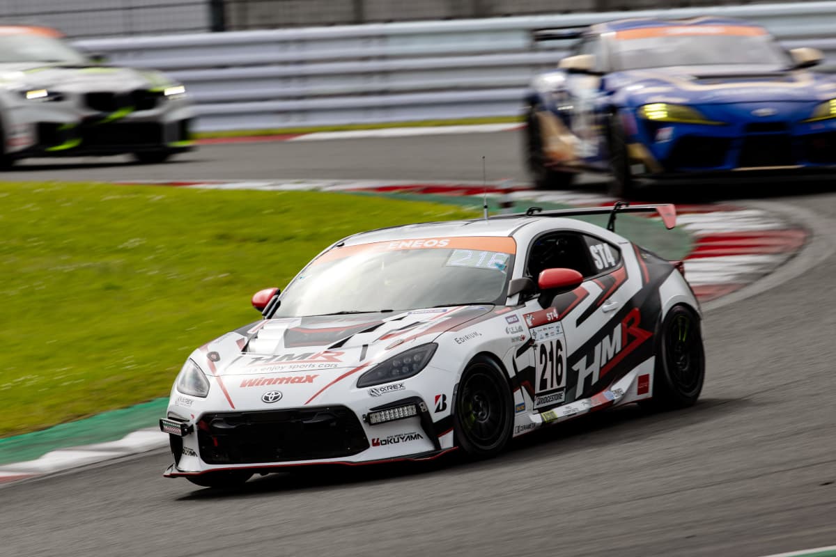 HM-R Toyota GR86 race car leading through a corner on track